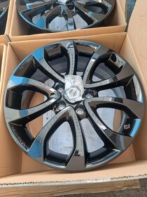 Originál alu Nissan juke r17 Roztec 5x114,3 černé - 4