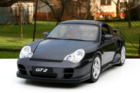 PORSCHE 911/996 GT2 / AUTOart 1:18 - 4