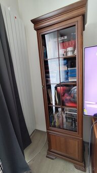 Prodám prosklené skříňky a stolek - 4