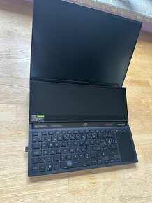 ASUS ROG Zephyrus Duo 16 - 4