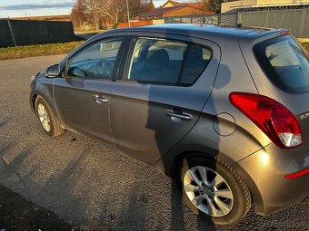 Hyundai i20.  LPG 2012 facelift - 4