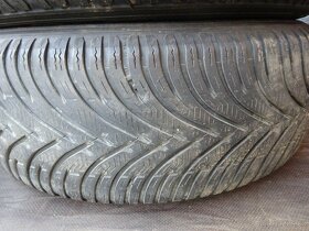 Ford Transit CONNECT 215/55R16 M+S - 4