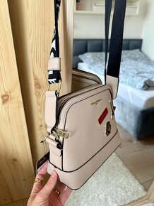 BÉŽOVÁ CROSSBODY KABELKA KARL LAGERFELD - 4