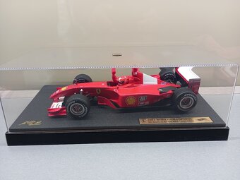 F1 FERRARI F2001 2001 SCHUMACHER  WORLD CHAMPION HW 1:18 - 4