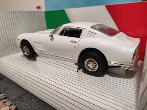 prodám model 1:18 ferrari 275GTB - 4