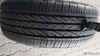 Prodám 2 x letní pneu Bridgestone 215/60/17 - 4