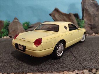 prodám model 1:18 ford thunderbird 2000 - 4