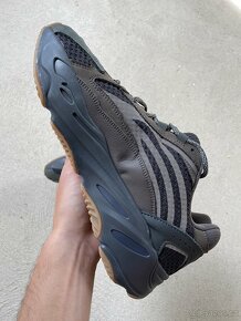 Yeezy 700 geode - 45 1/3 - 4