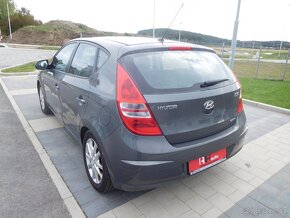 Hyundai i30 1.6 CRDi Style, 85 kW, Aut. Klima - 4