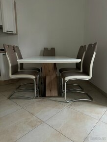 Jidelni stůl a 5 židlí - 4