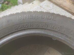 Prodám dvě celoroční pneumatiky 195/65 R15 - 4