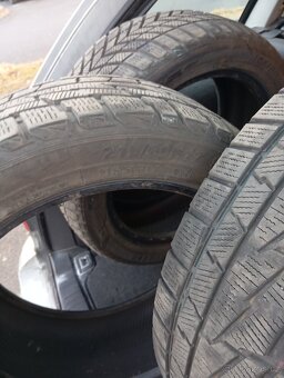 Pneu 215/50r17 - 4