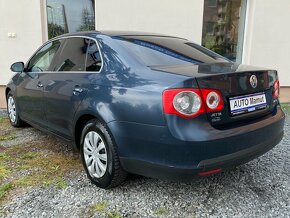 Volkswagen Jetta, 2.0FSI 110kW, nové v CZ, Pěkná - 4