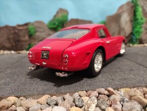 prodám model 1:18 ferrari 250GTO 1961 - 4