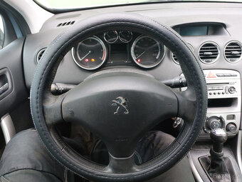 Peugeot 308, r. v. 2011 - 4