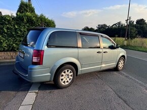 Chrysler Town Country 3,3 RT 2008 - 4