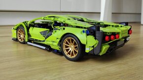 IHNED: Velký sporťák jako Lamborghini od Lego Technic 35 cm - 4