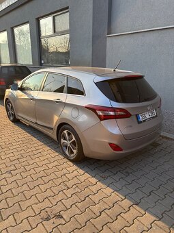 Hyundai I30 1.6 CRDI 81kw Weekend kombi - 4