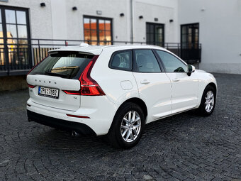 VOLVO XC60 2.0 T4 140kW/190Hp Momentum - 4