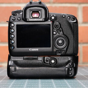 Canon EOS 5D Mark IV - 4