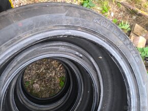 Prodám letní pneu 215/50 r17 - 4