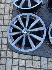 ORIGINÁL Alu Volkswagen NOVARA R16, 5x112 - TOP STAV - 4