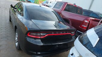 Dodge Charger SXT V6 2016 lehce bourány - 4