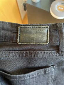 Levi's Skinny 711 černé kalhoty, velikost 26 - 4