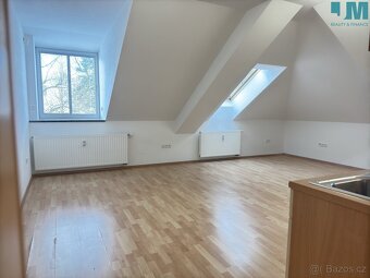 Pronájem útulného podkrovního bytu 1+kk, 45 m2 - Humpolec - 4