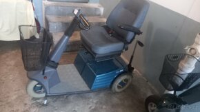 Prodám invalidni vozík Del plně funkční zánovní baterky 12v - 4