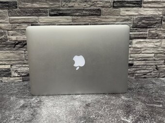 MacBook Pro 13" 2015 i5 / 8GB / 256GB - 4