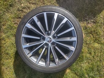 Alu kola 5x112 Škoda Superb 3,III 235/40/19 - 4