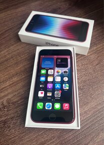 iPhone SE 2022 (128GB, Red) - 4