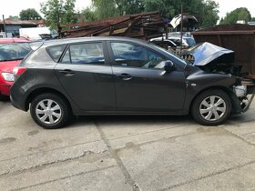 Mazda 3 1.6i rok 2010 - 4