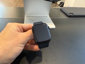 Apple Watch 7 45mm černé - 4