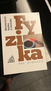 Učebnice 39 ks pro gymnázium a mnoho tabulek a dalších - 4