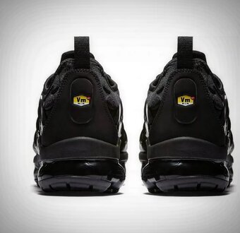 NIKE Air VaporMax PLUS 2019 "Triple black" - 4