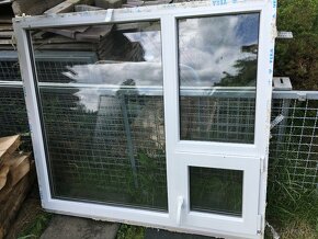 prodám plastové okno-s prodejním okýnkem - 4
