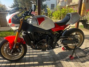 Yamaha XSR 900 ( RED LEGEND) - 4