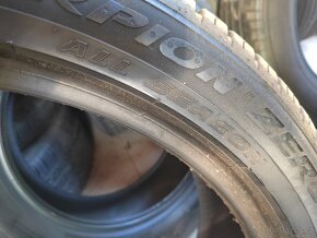 Prodám 2ks celoročních pneu 265/40/22 Pirelli Scoto zero - 4