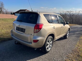 TOYOTA RAV 4 2,0i 112KW BENZÍN AUTOMAT 4X4 81.000KM - 4