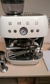 Smeg Pákový espresso kávovar 50's Style bílý - 4