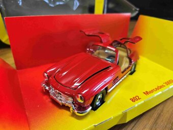 Corgi 802 Mercedes 300 SL (Gullwing) - 4