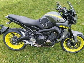 Yamaha MT09 - 4