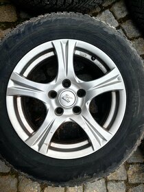 Zimní pneu 215/65 r16 s disky 5x114,3 - 4