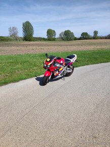 Honda CBR 900 rr - 4