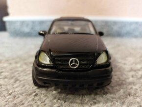 Mercedes Benz ML320 model auta - 4