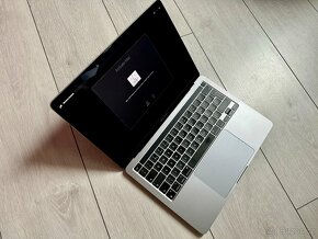 Apple Macbook Pro 13,3 palců M1 (2020) v topu a origo balení - 4