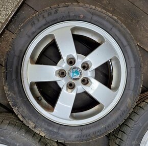 prodám alu kola 6x15 ET43 ,5x100 , zimní pneu 195/50 R15 - 4