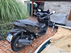 ✅ Honda Forza 125, Black Edition, r.v. 2022, jako nová - 4